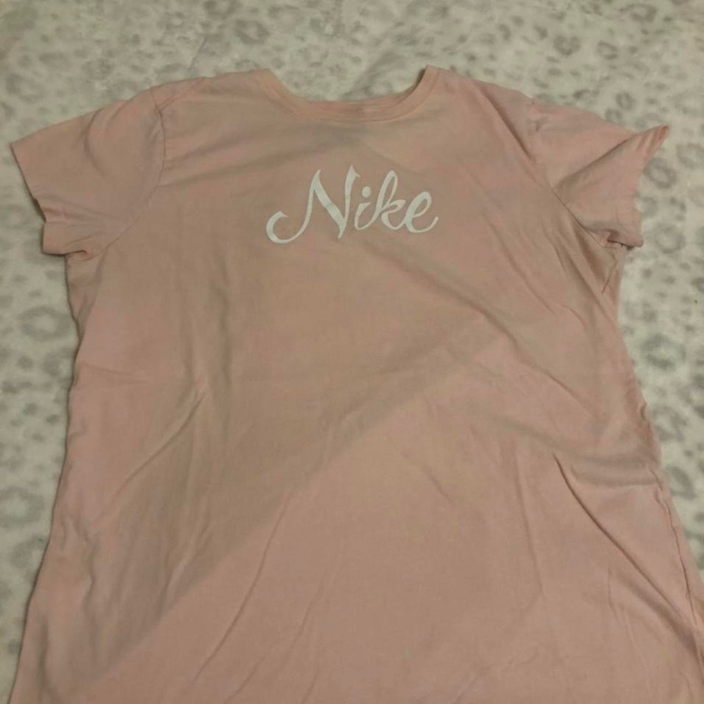 baby pink nike t shirt l- size xl